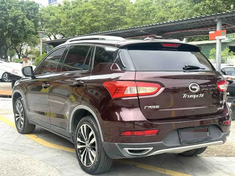 Vehicle photo 6