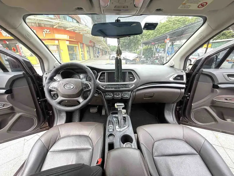 Vehicle photo 7