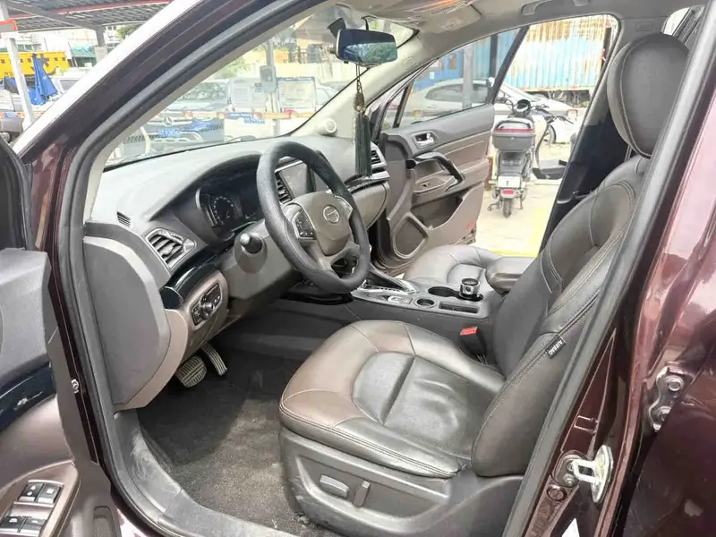Vehicle photo 8