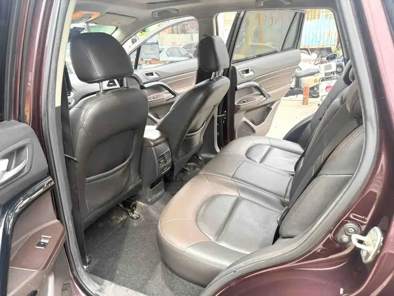Vehicle photo 9