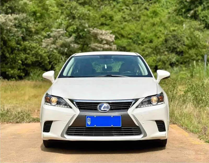 Vehicle photo 3