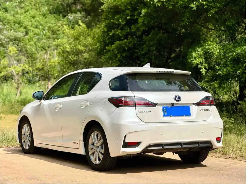 Vehicle photo 4