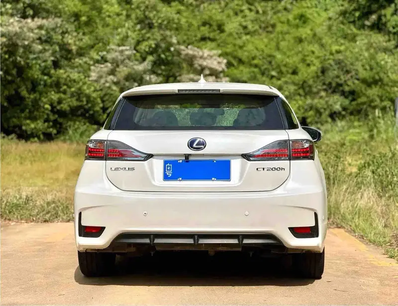 Vehicle photo 5