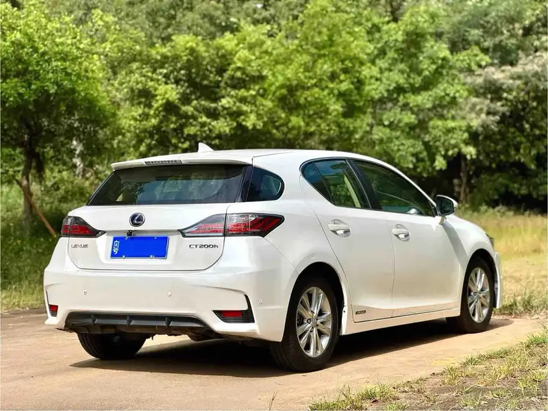 Vehicle photo 6