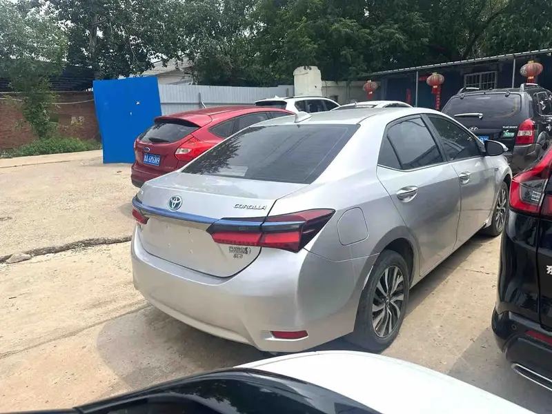 Vehicle photo 4