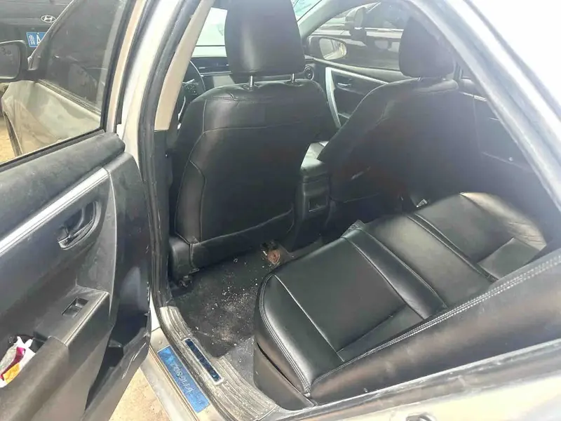 Vehicle photo 6