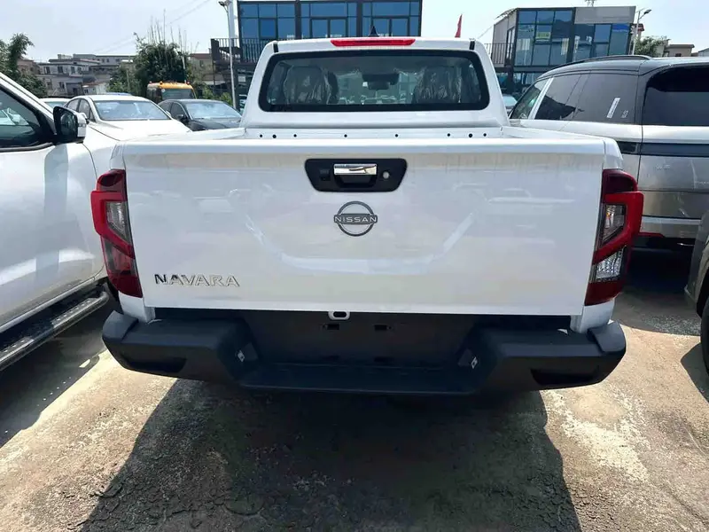 Vehicle photo 5