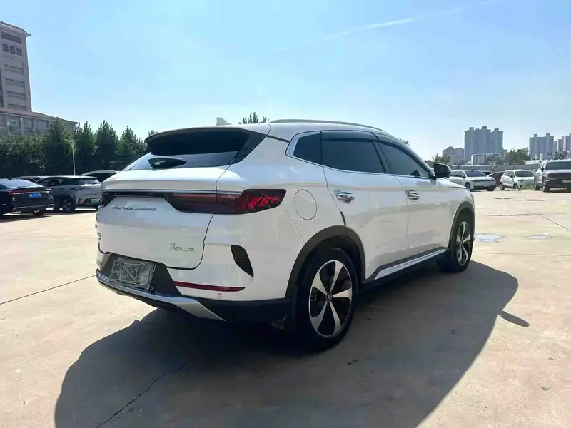 Vehicle photo 4