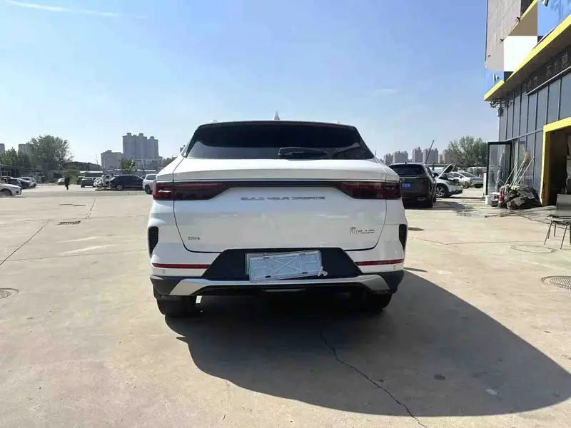 Vehicle photo 5