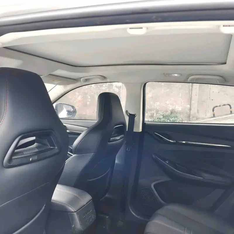 Vehicle photo 4