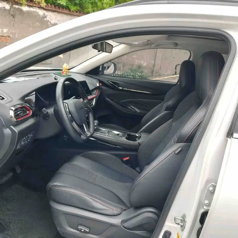Vehicle photo 7