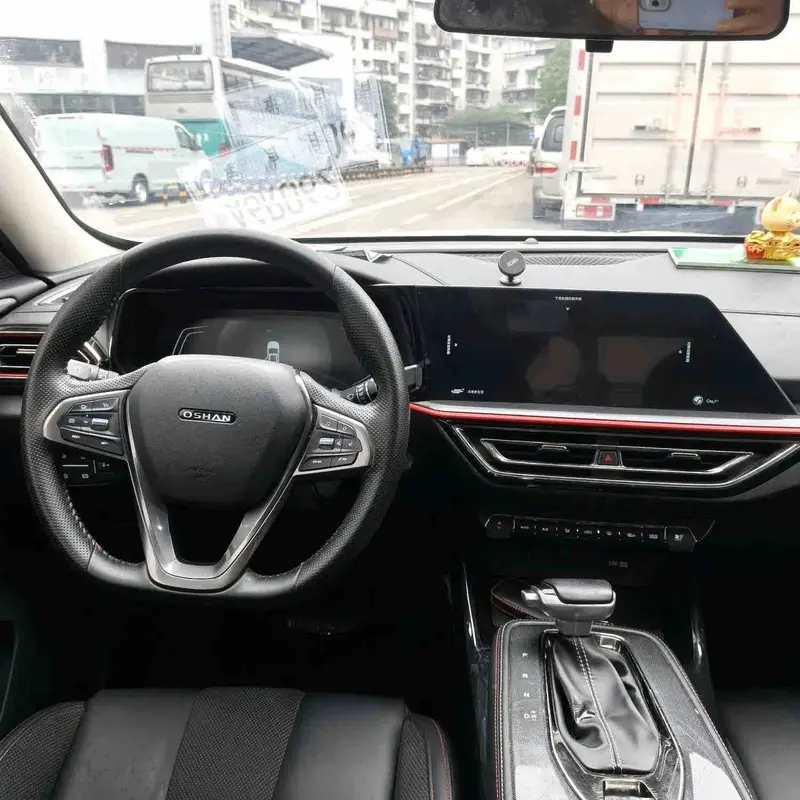 Vehicle photo 8