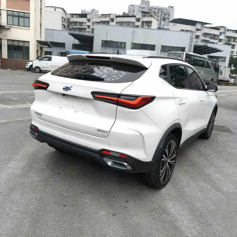 Vehicle photo 9