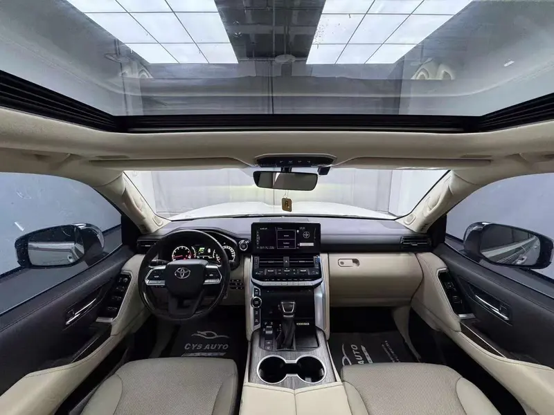 Vehicle photo 5