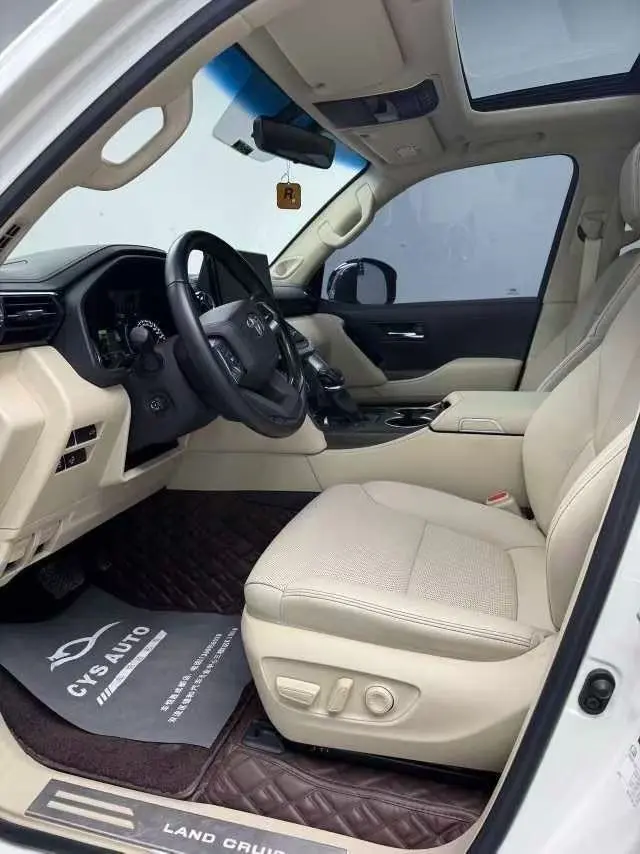 Vehicle photo 6