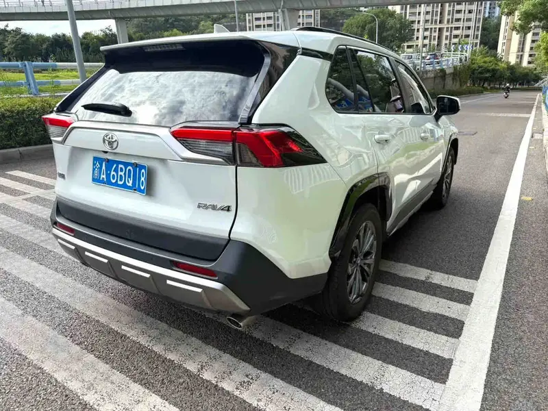 Vehicle photo 3