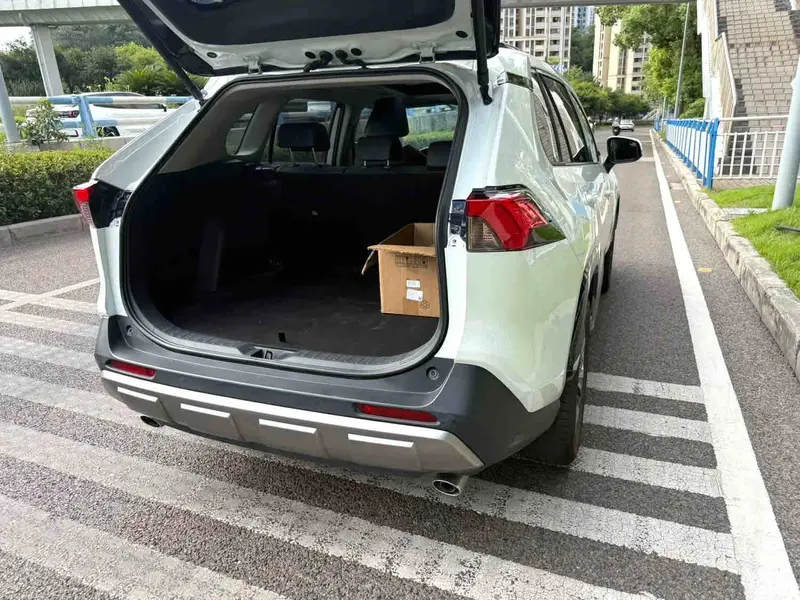 Vehicle photo 5