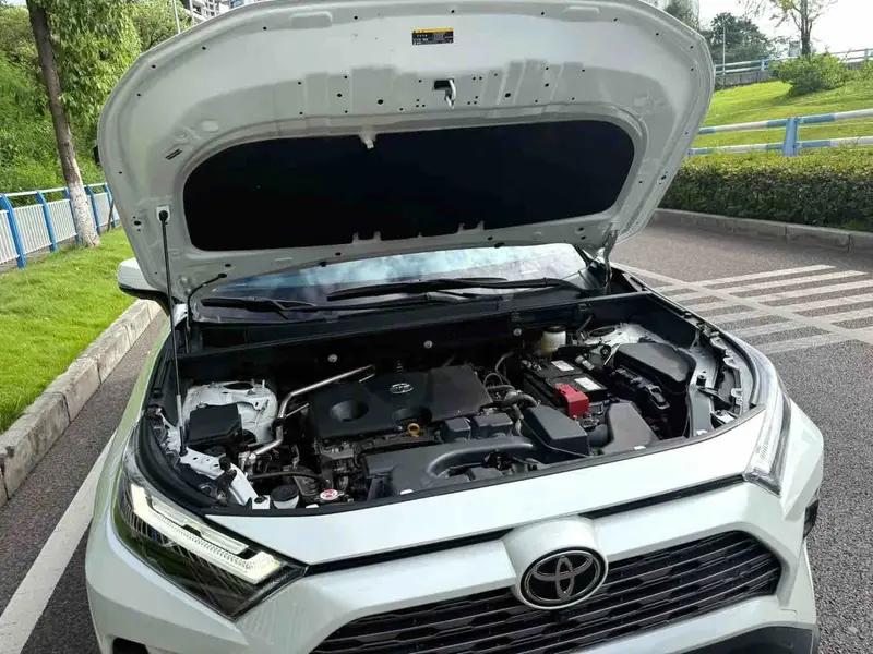 Vehicle photo 8