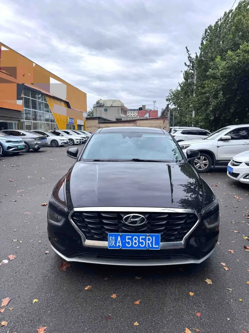 Vehicle photo 2