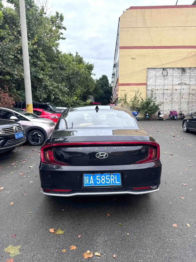 Vehicle photo 3
