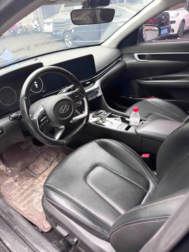 Vehicle photo 5