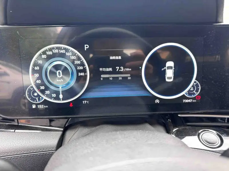 Vehicle photo 7