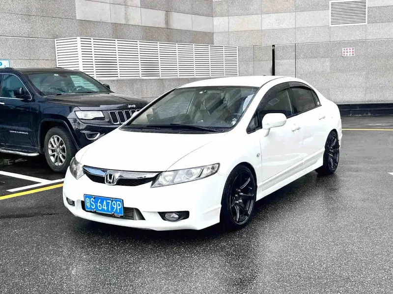 Vehicle photo 1