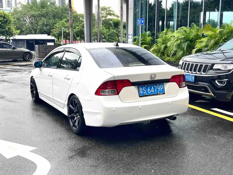 Vehicle photo 3