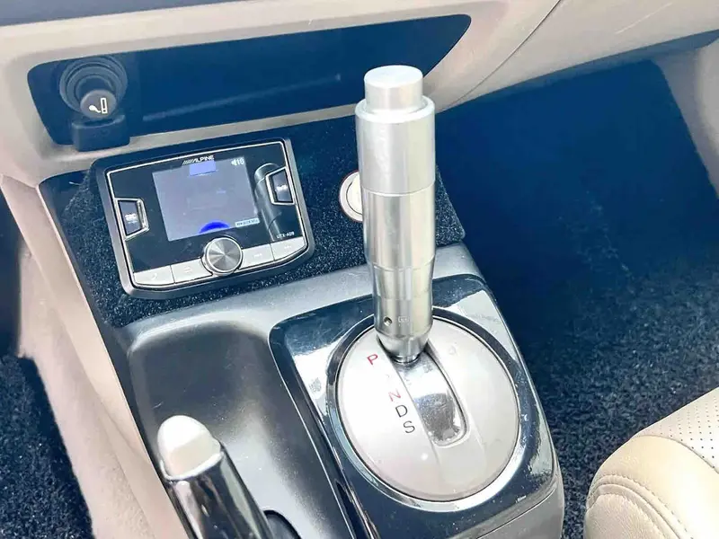 Vehicle photo 6