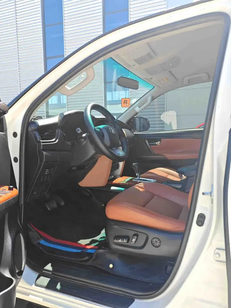 Vehicle photo 3