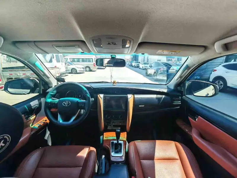 Vehicle photo 5