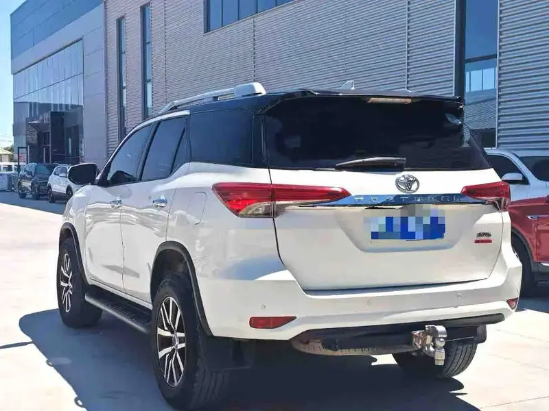 Vehicle photo 6