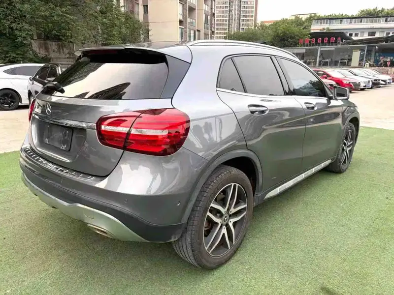Vehicle photo 4