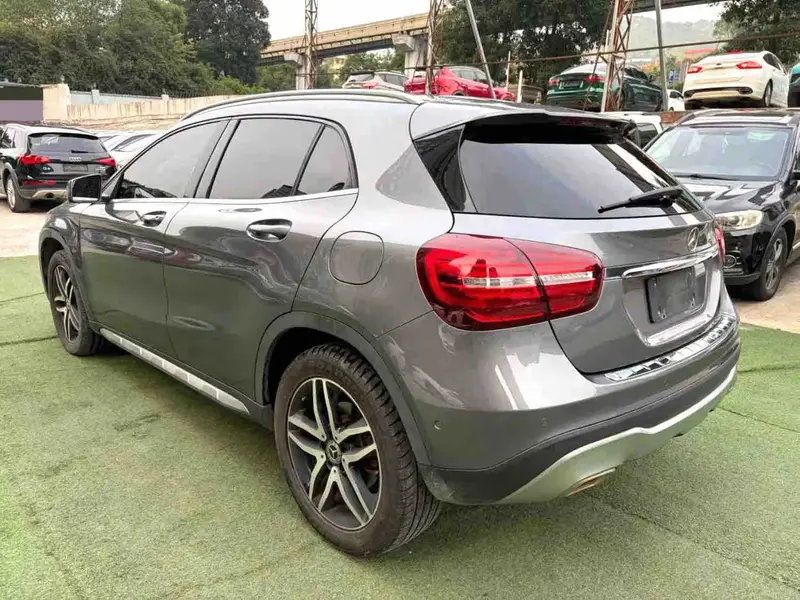 Vehicle photo 6