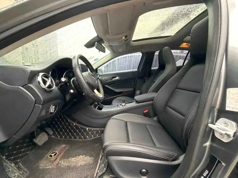 Vehicle photo 7