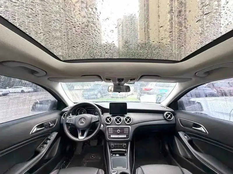 Vehicle photo 8