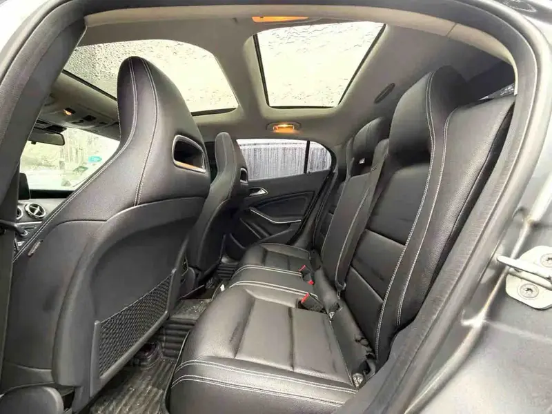Vehicle photo 9