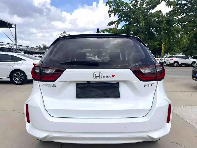Vehicle photo 6