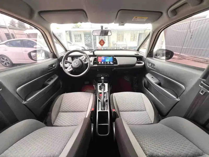 Vehicle photo 7