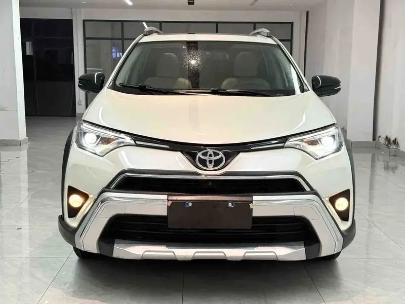 Vehicle photo 3
