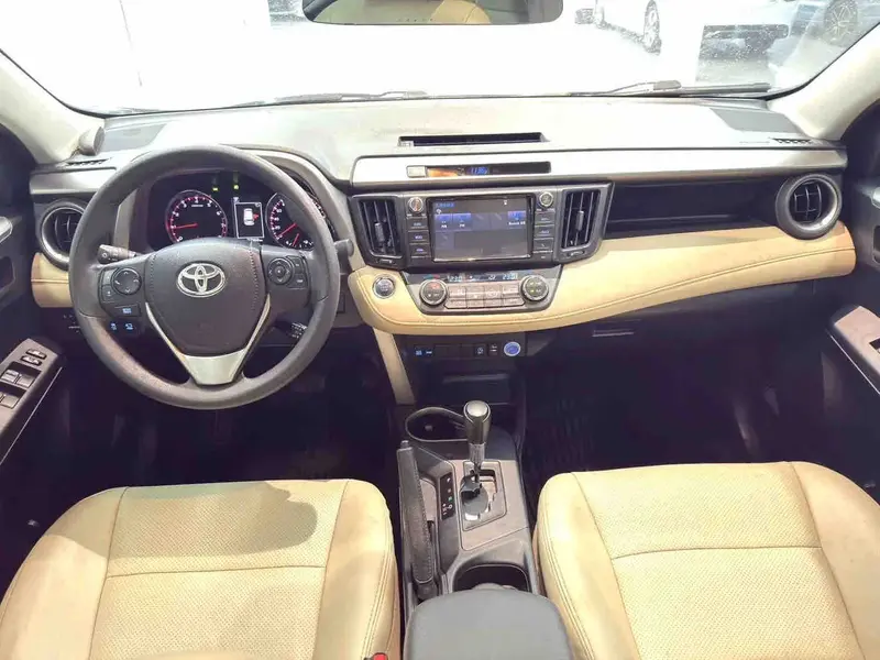 Vehicle photo 7