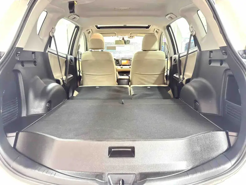 Vehicle photo 10
