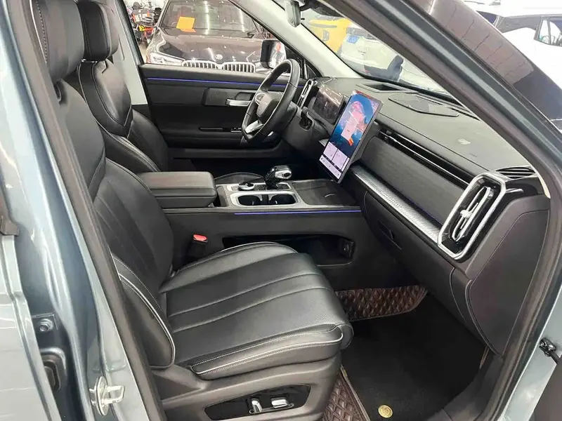 Vehicle photo 5