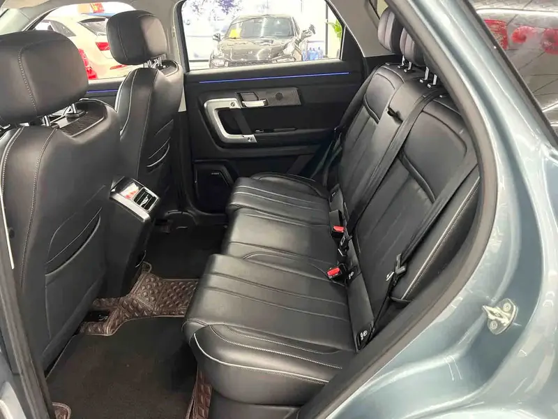 Vehicle photo 6