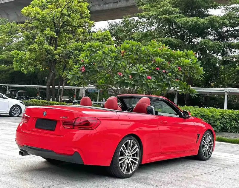 Vehicle photo 4