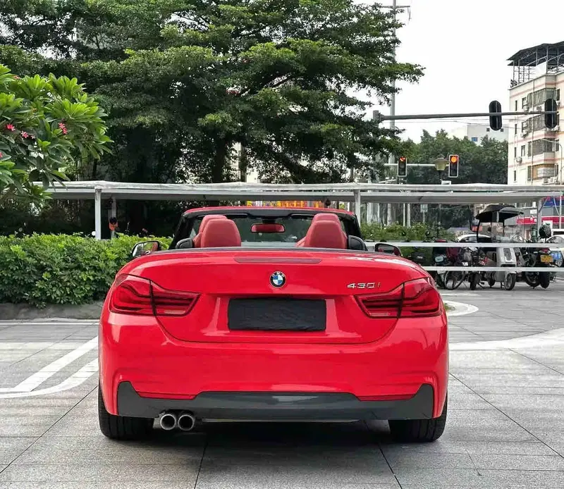 Vehicle photo 5