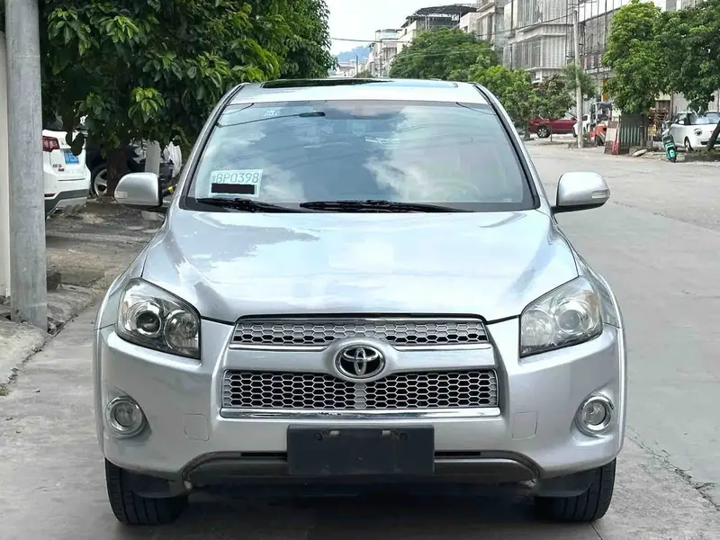 Vehicle photo 2