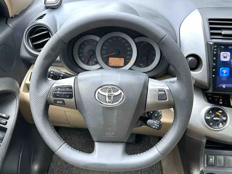 Vehicle photo 3