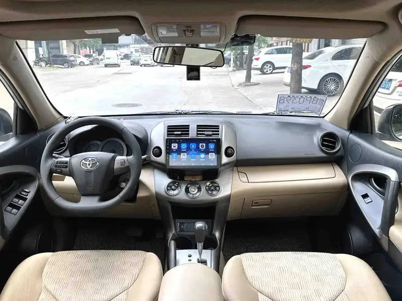 Vehicle photo 5