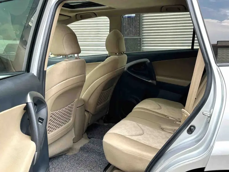 Vehicle photo 7